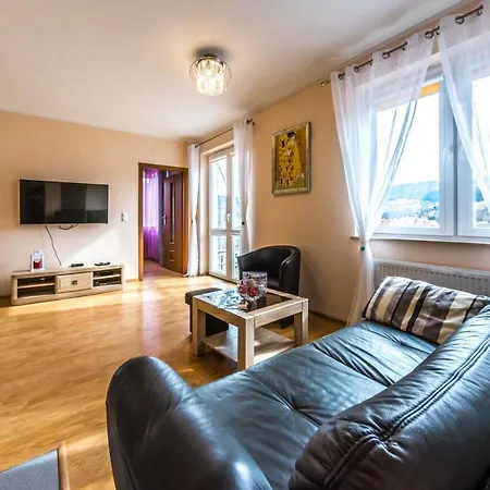 伊泽斯奇公寓 *