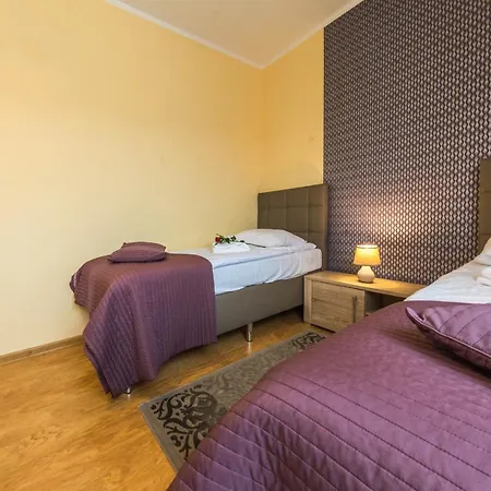 伊泽斯奇公寓 *